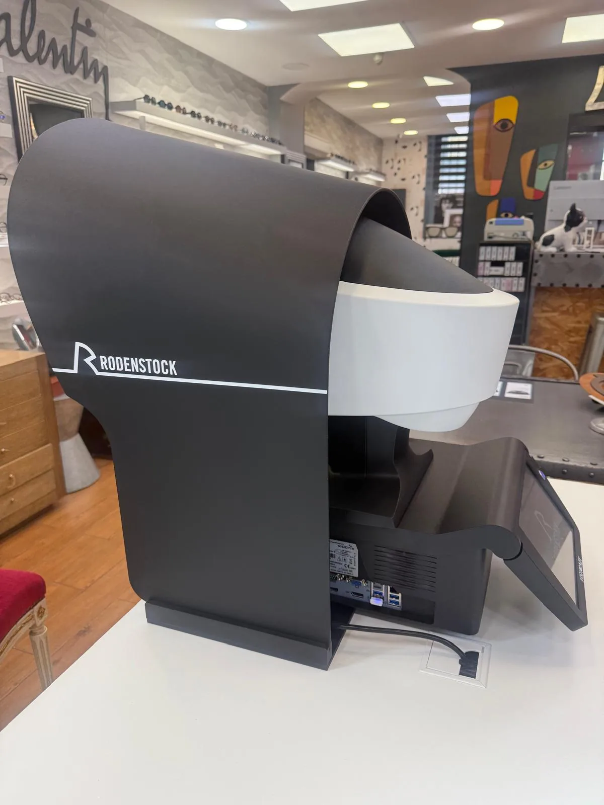 Scanner biométrique DNEye Rodenstock installé au Lunetier