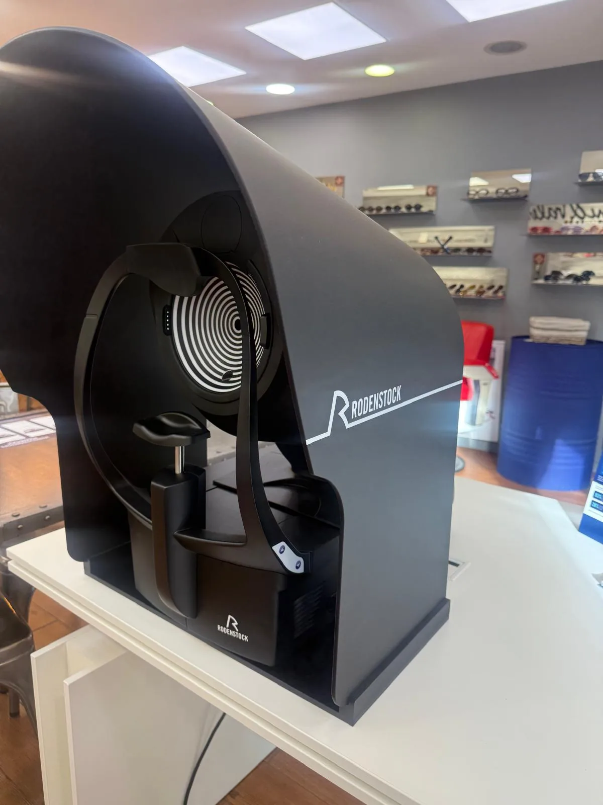 Détail du scanner DNEye Rodenstock, vue de profil